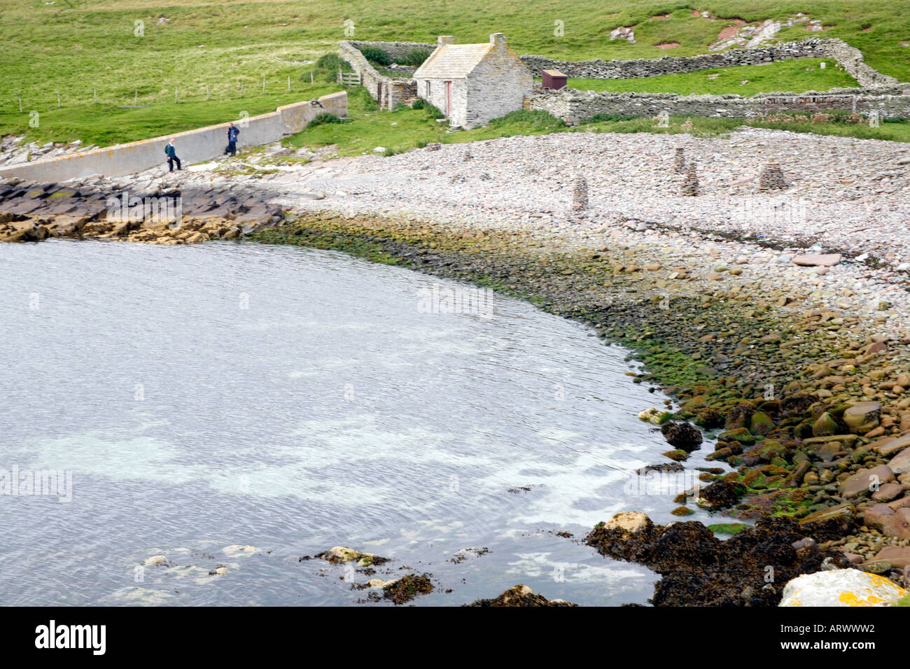 Petite baie pittoresque sur l'île de Mousa, Shetland, Écosse Banque D'Images