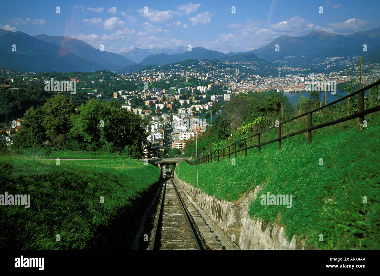 Belle vue de la ville de Lugano de Rail Tram Région du Tessin, Suisse Banque D'Images