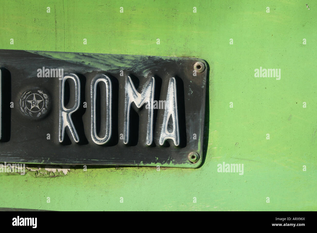 La plaque de numéro de voiture Fiat 500 à Rome Italie Banque D'Images