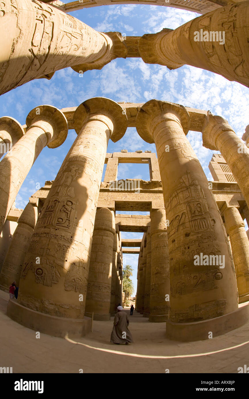 Salle hypostyle de Karnak Temple d'Amon Site du patrimoine mondial de l'UNESCO à Louxor Egypte Afrique du Nord Banque D'Images