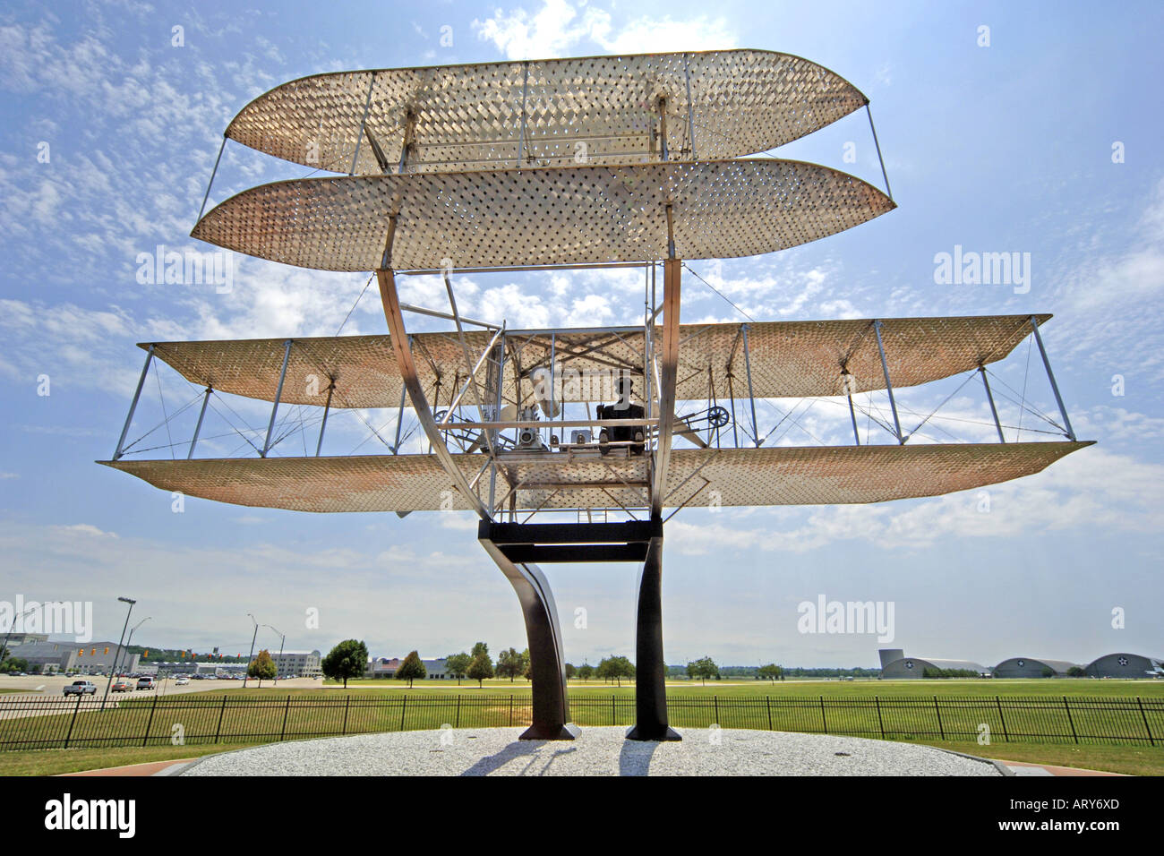 Wright Flyer Sculpture par Larry Godwin à la Wright-Patterson AFB à Dayton en Ohio Banque D'Images
