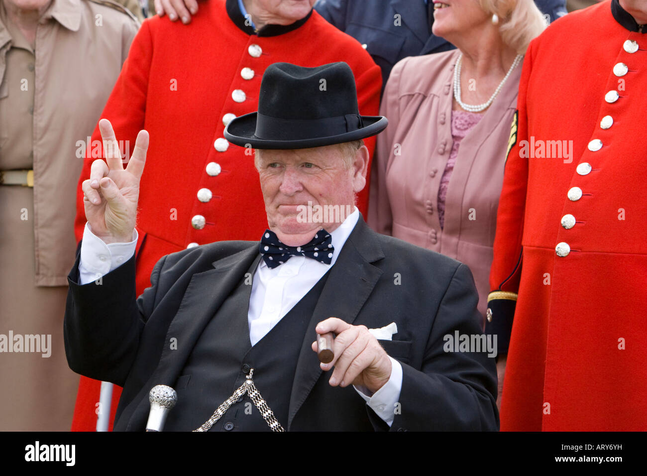 Temps de guerre le premier ministre Sir Winston Churchill au sosie d'événement de reconstitution DE LA SECONDE GUERRE MONDIALE Banque D'Images