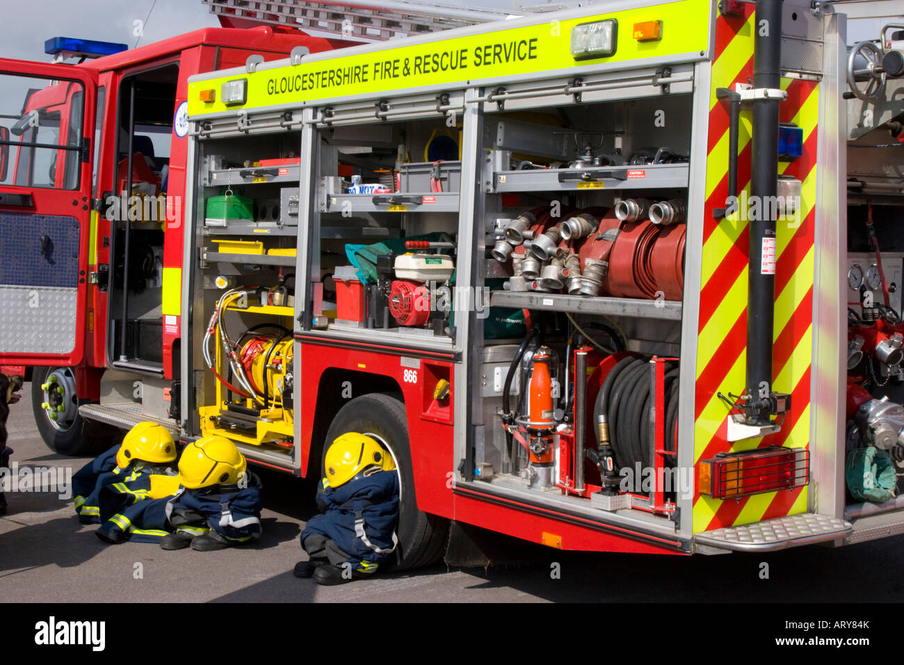 Fire Engine avec l'affichage de l'équipement d'urgence Banque D'Images