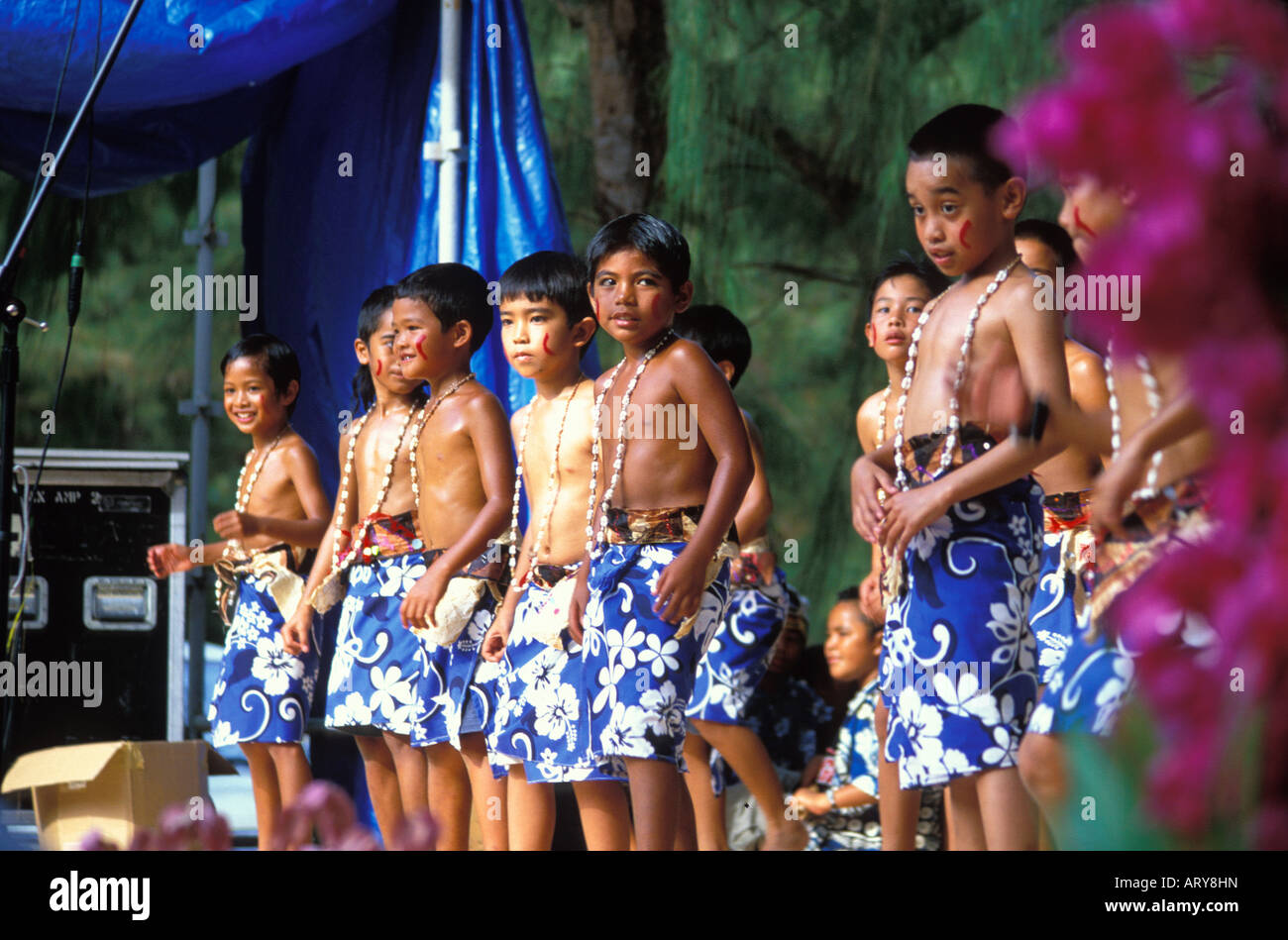 Les spectacles de danse style hula à la pluie annuelle du Festival de l'arbre sur l'île de Saipan situé près de l'île de Guam dans l Banque D'Images