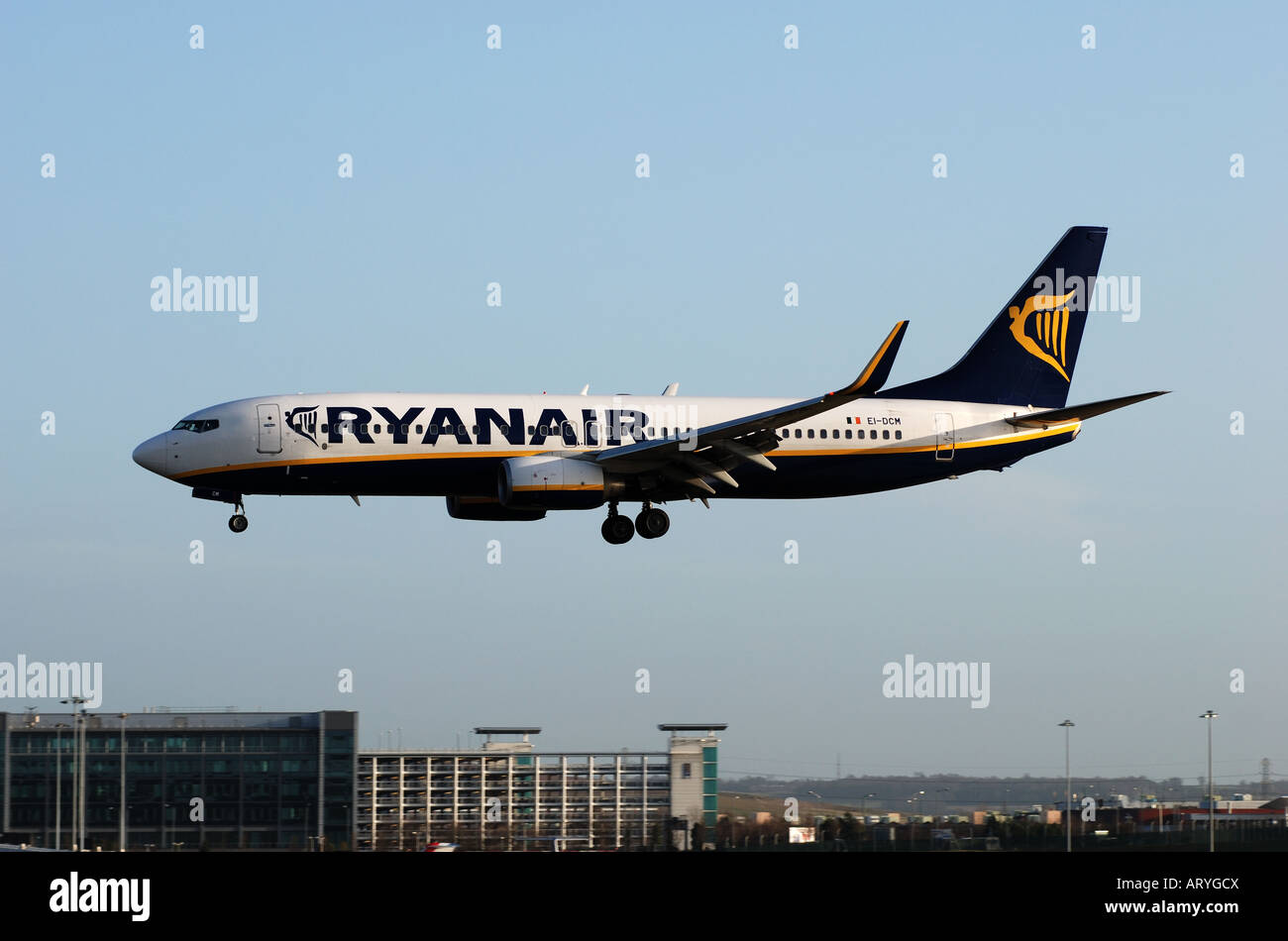 RyanAir Boeing 737 à l'atterrissage à l'Aéroport International de Birmingham, England, UK Banque D'Images