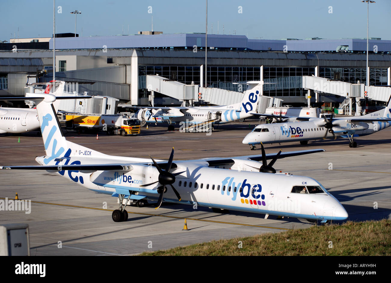 DHC Flybe Dash 8 à l'Aéroport International de Birmingham, England, UK Banque D'Images