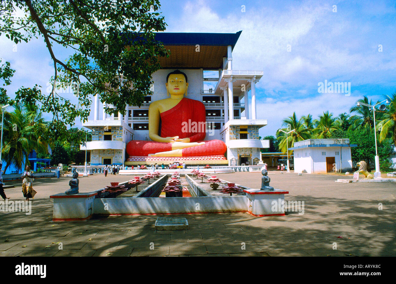 Temple de Weherahena Sri Lanka près de Matara Grand Bouddha en Yoga Mudra avec Dhyana Mudra Banque D'Images