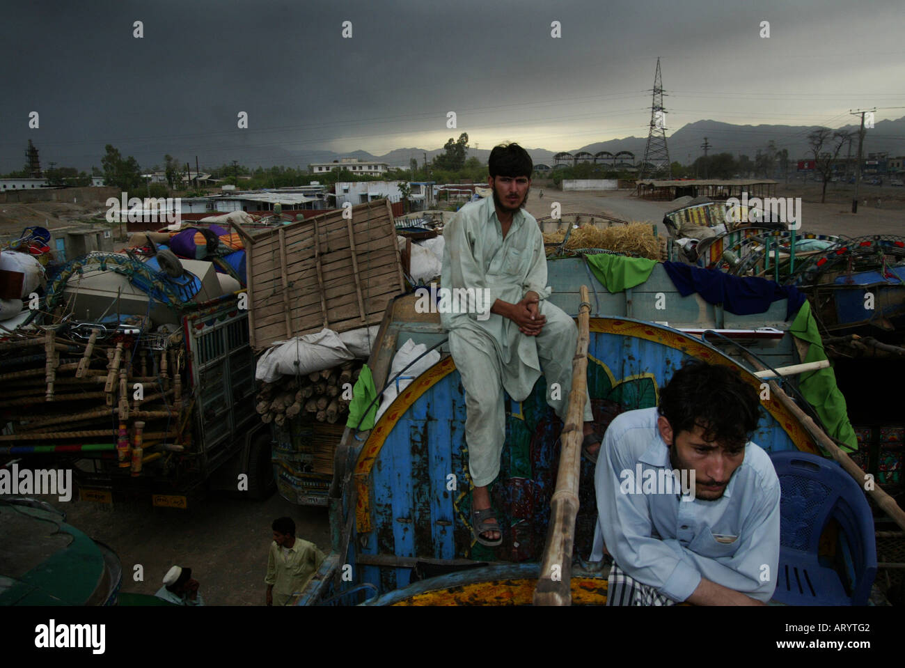 Les réfugiés afghans à Peshawar sont forcés de retourner en Afghanistan Banque D'Images