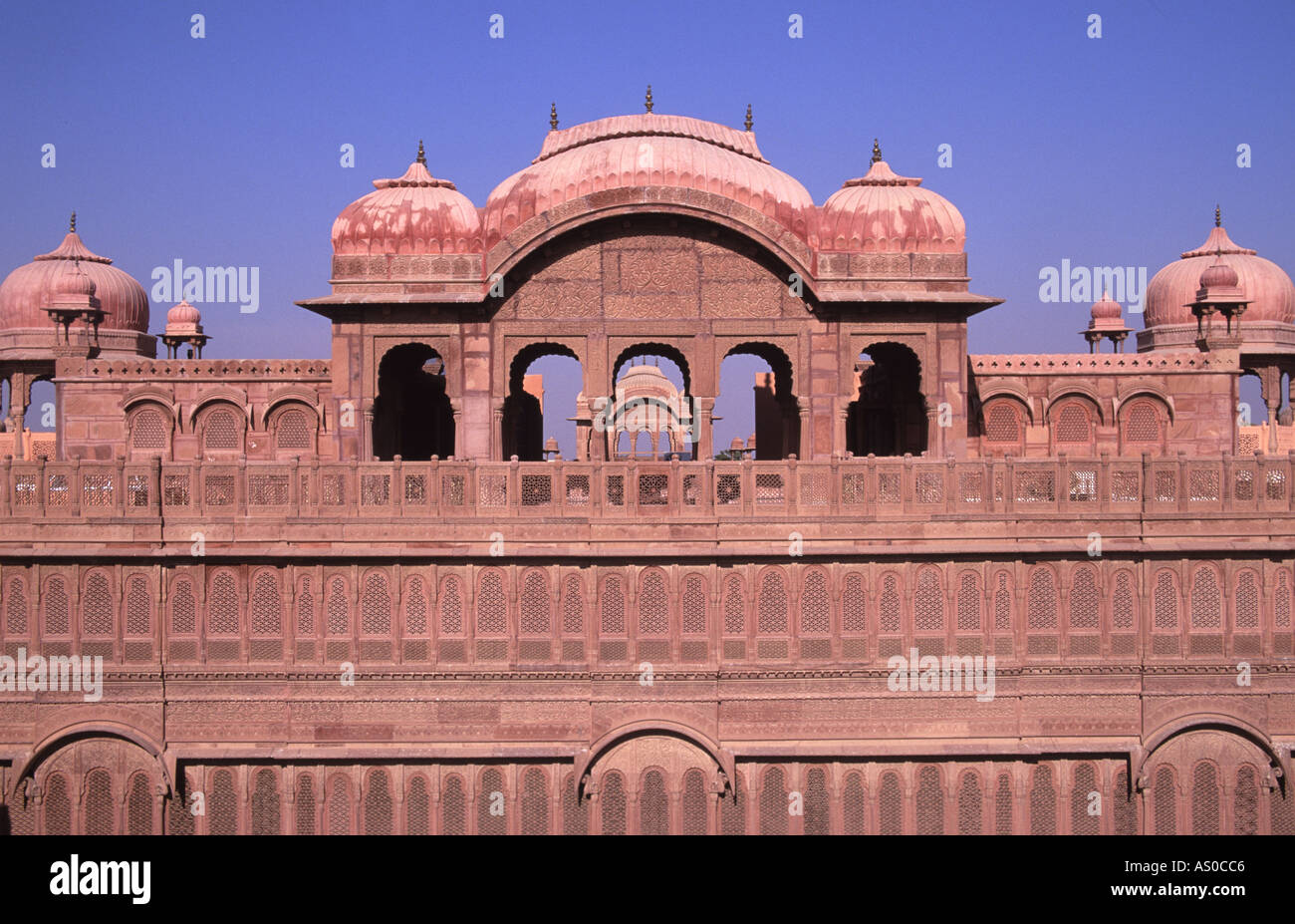 Détail du toit de l'hôtel Laxmi Niwas Palace Bikaner Rajasthan Inde Banque D'Images