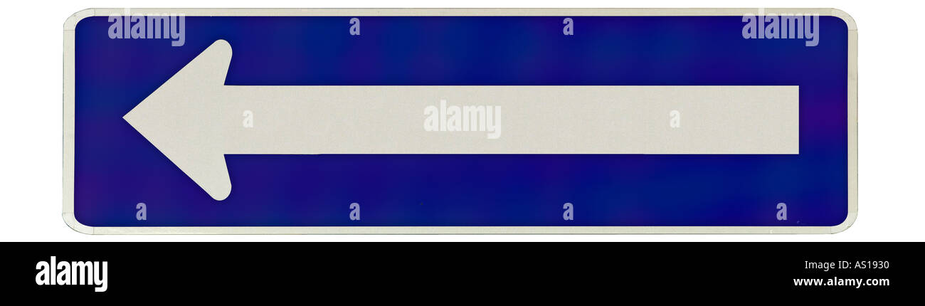 Flèche blanche sur fond bleu street sign se découpant sur fond blanc Banque D'Images