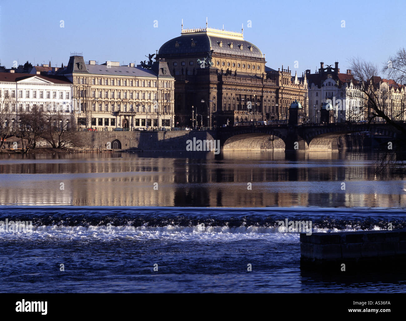 Prag, Nationaltheater, Moldauufer Banque D'Images