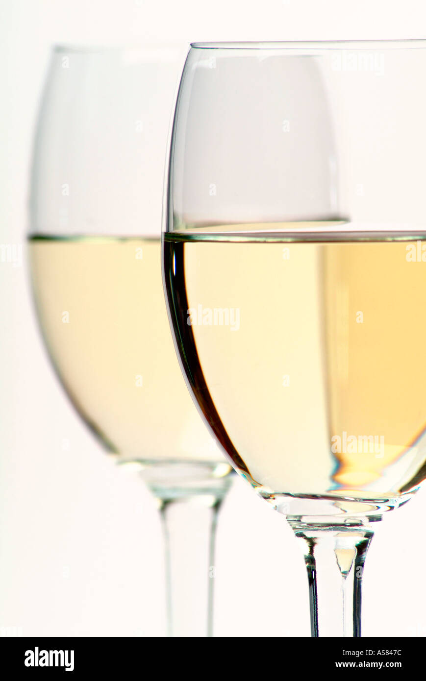 Deux verres de vin blanc Banque D'Images
