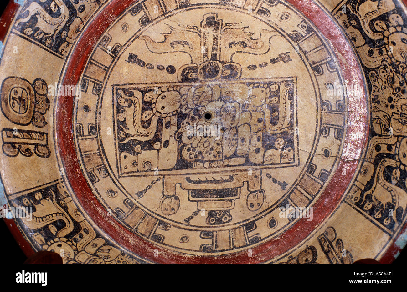 Plaque en céramique précolombien de la période maya classique à la communauté locale Uaxactun El Peten Guatemala musée Banque D'Images