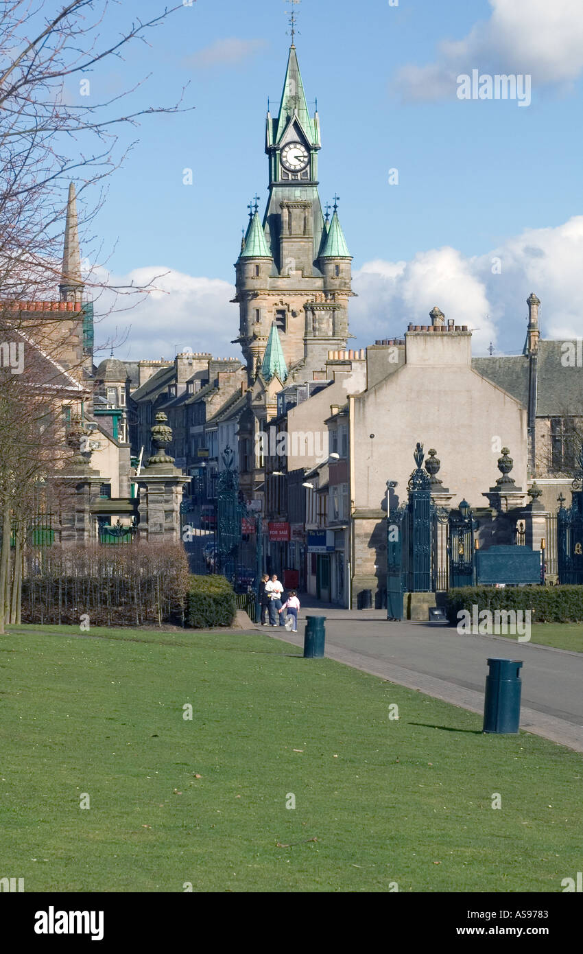 Parc Pittencrieff dh DUNFERMLINE FIFE Entrée de Andrew Carnegie Hall Ville parc tour de l'horloge L'Ecosse Banque D'Images