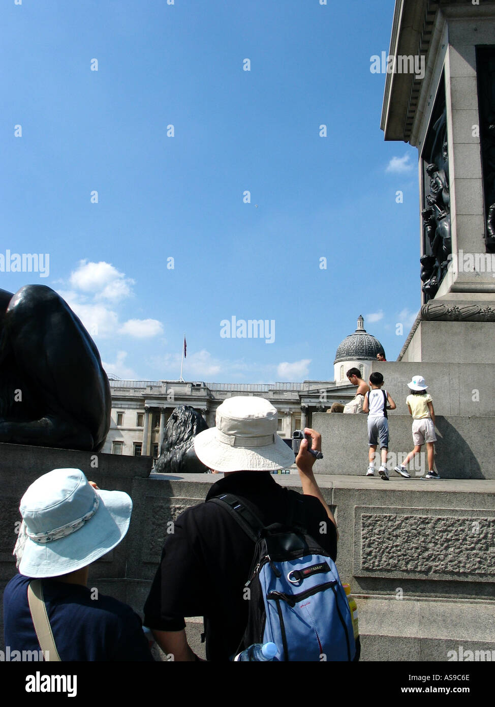Trafalgar Square les touristes Banque D'Images