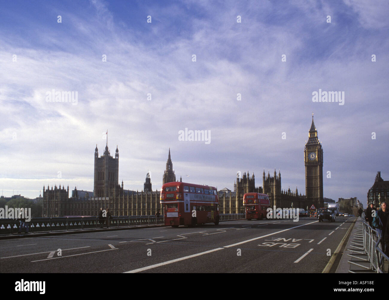 Une vue sur les Maisons du Parlement à Londres du Westminster Bridge Banque D'Images