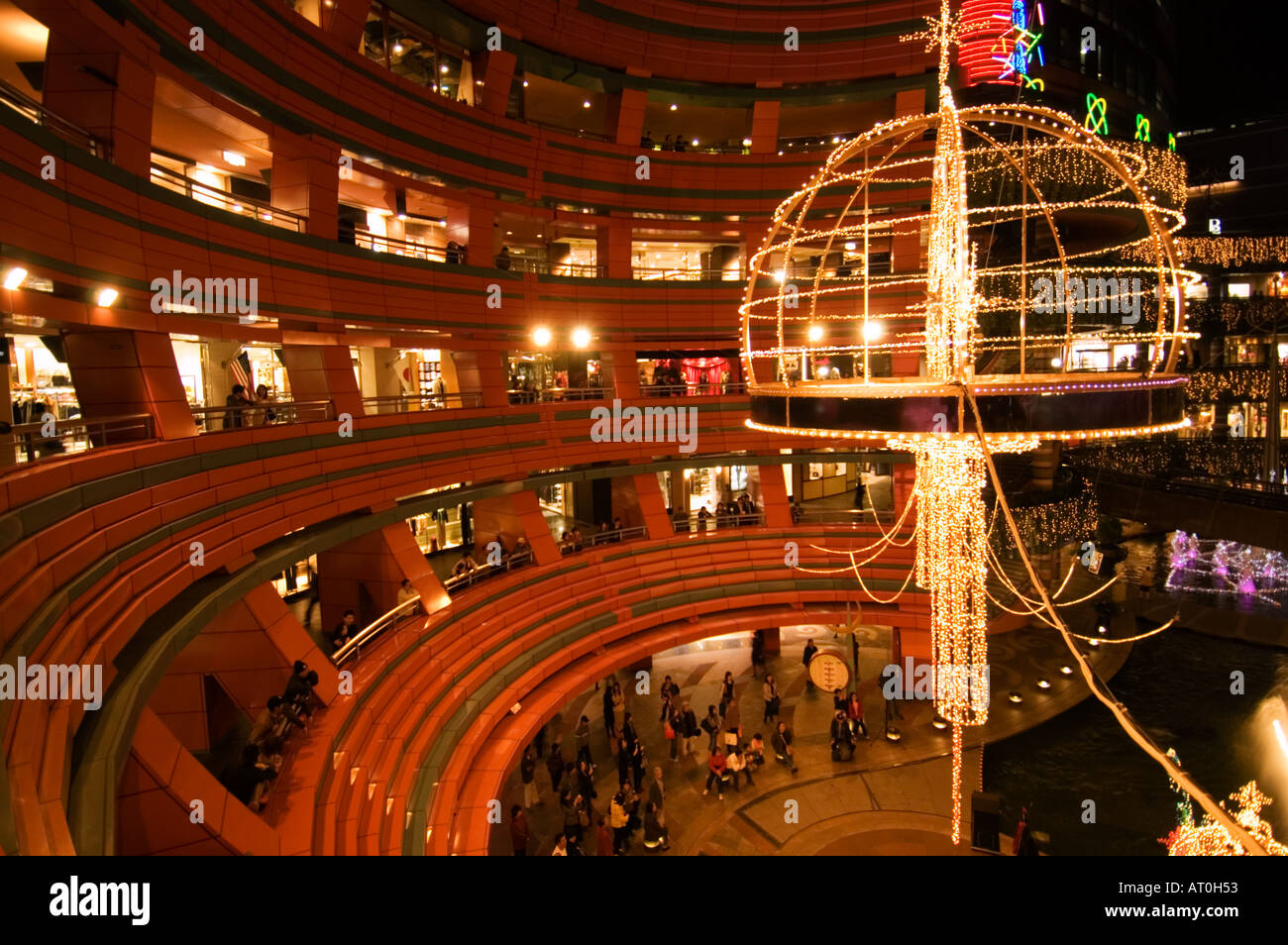 Voir la soirée de Canal City Shopping Mall et complexe de divertissement à Fukuoka au Japon Banque D'Images