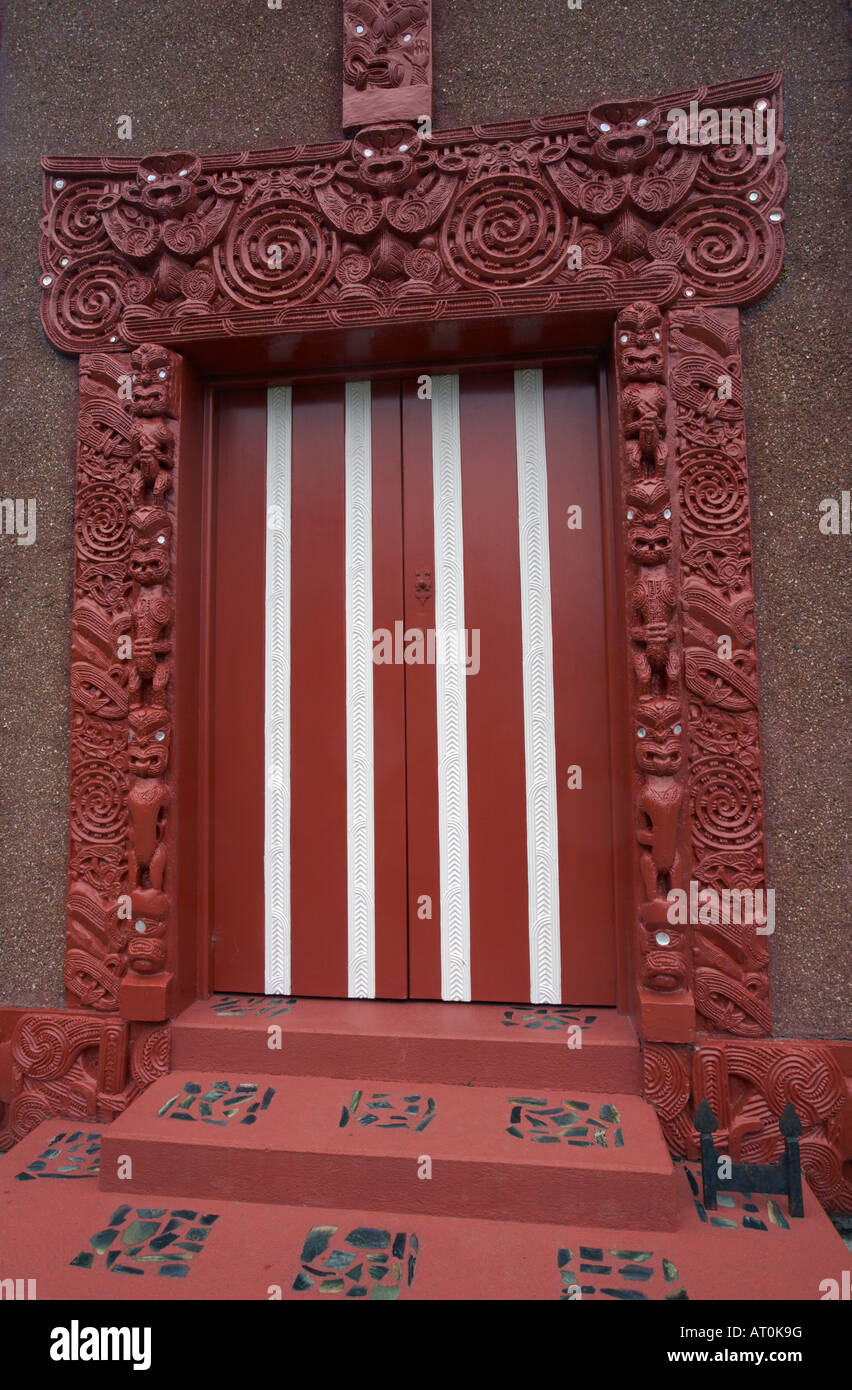 Close up detail autour de la porte à l'établissement Maori, près de l'Otakau Marae, la péninsule d'Otago, île du Sud, Nouvelle-Zélande Banque D'Images