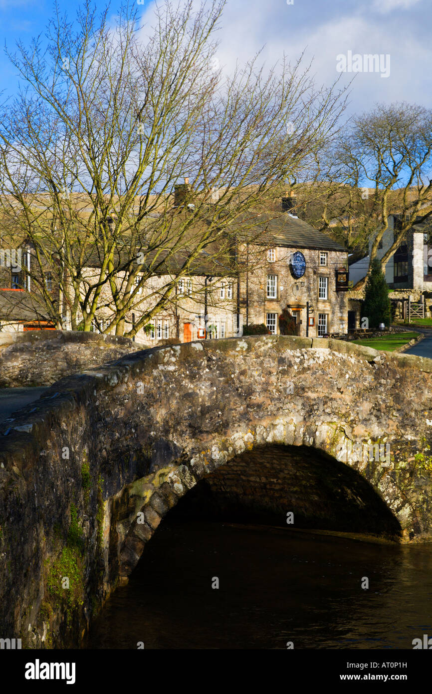 Pont sur Malham Beck Malham Yorkshire Dales England Banque D'Images