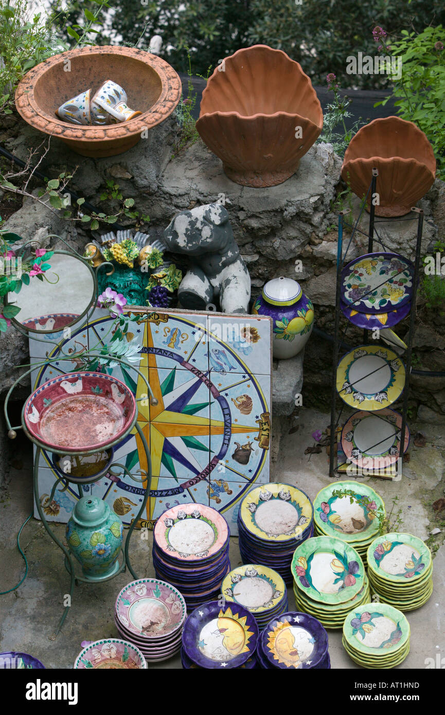 L'Europe, Italie, Campanie Côte Amalfitaine (POSITANO) : des objets céramiques pour la vente. Banque D'Images