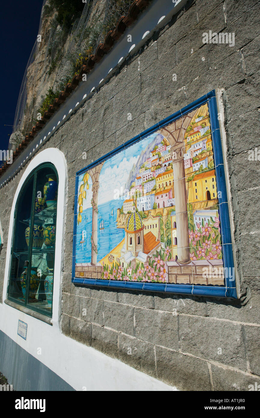 L'Europe, Italie, Campanie (Côte d'Amalfi, Positano) : Boutique de céramique avec vue sur Positano fait dans Tile Banque D'Images