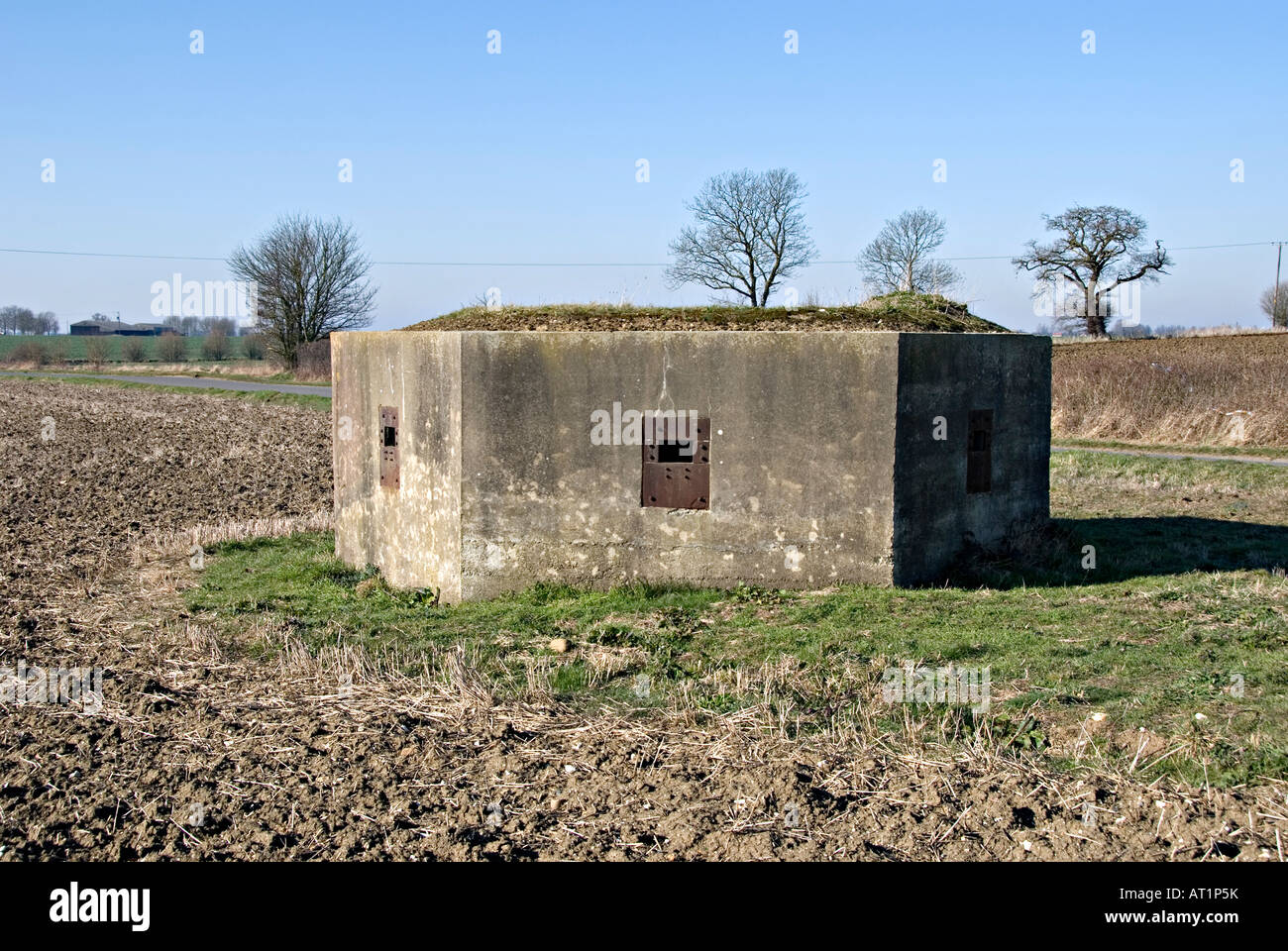 La Deuxième Guerre mondiale, casemate de béton ou un bunker près de Lavenham, Suffolk, UK Banque D'Images