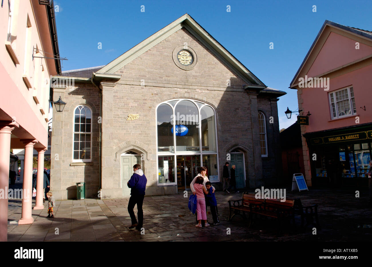 Brecon Powys Chapelle Bethel gallois au Pays de Galles UK GB 1852 converti en Boots the Chemist store à la fin des années 1990 Banque D'Images Brecon Powys Chapelle Bethel gallois au Pays de Galles UK GB 1852 converti en Boots the Chemist store à la fin des années 1990 Banque D'Images