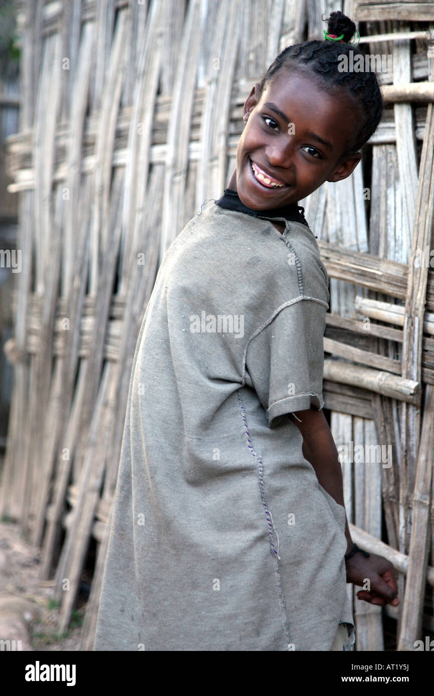 Jeune fille africaine dans village tribal Dorze, Ethiopie Banque D'Images