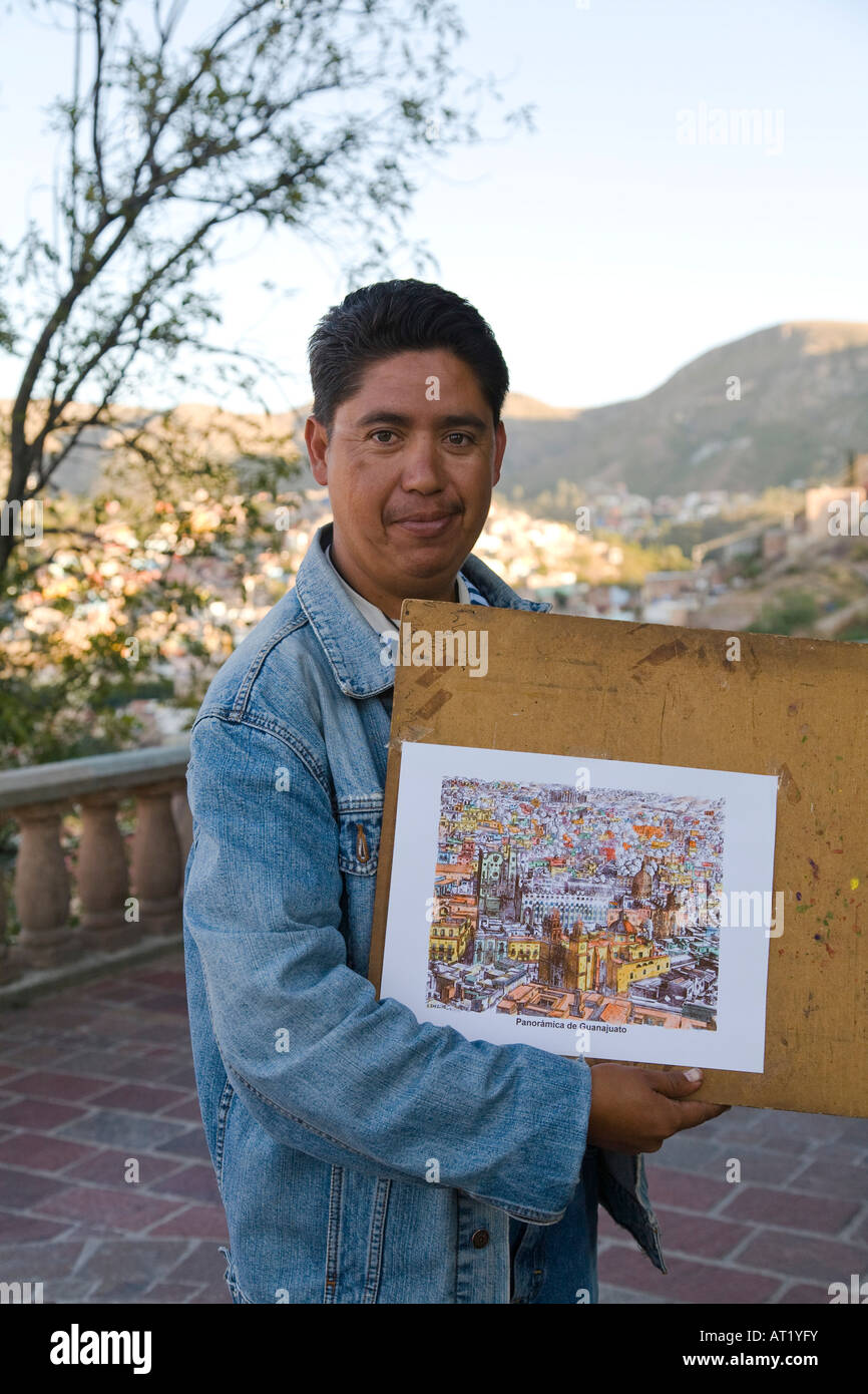 Mexique Guanajuato artistes masculins holding dessin de ville coloriée Banque D'Images