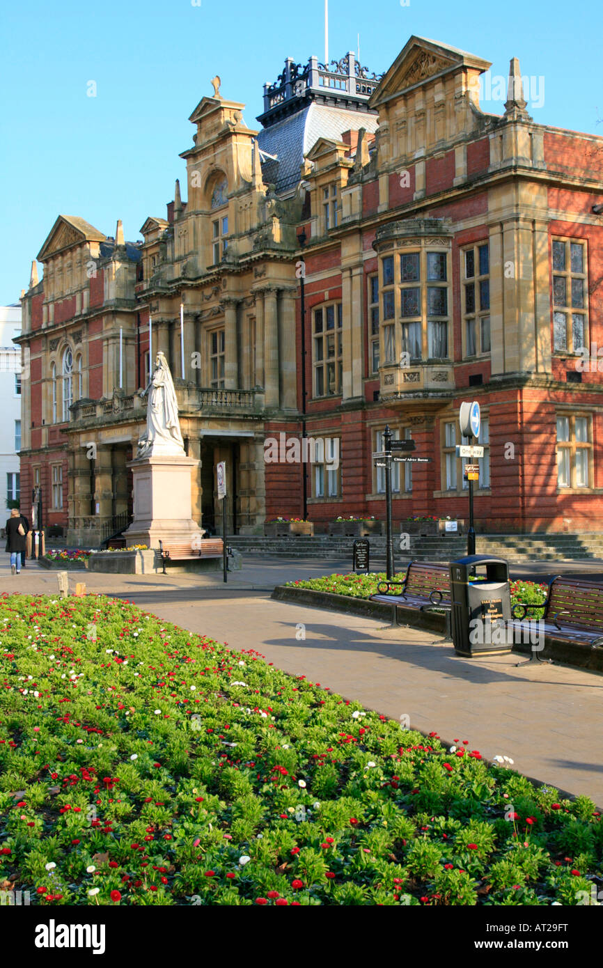 Hôtel de ville le défilé Royal Leamington Spa Warwickshire Angleterre Royaume-Uni centre ville go Banque D'Images