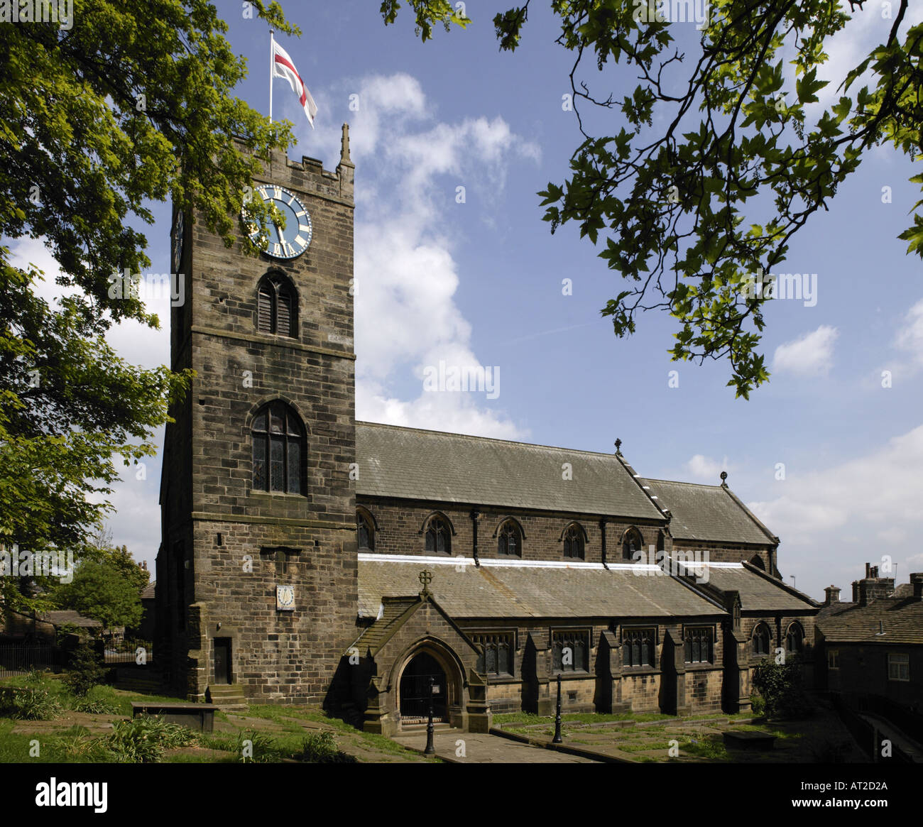 SAINT MICHEL ET TOUS LES ANGES HAWORTH VILLAGE YORKSHIRE ANGLETERRE Banque D'Images