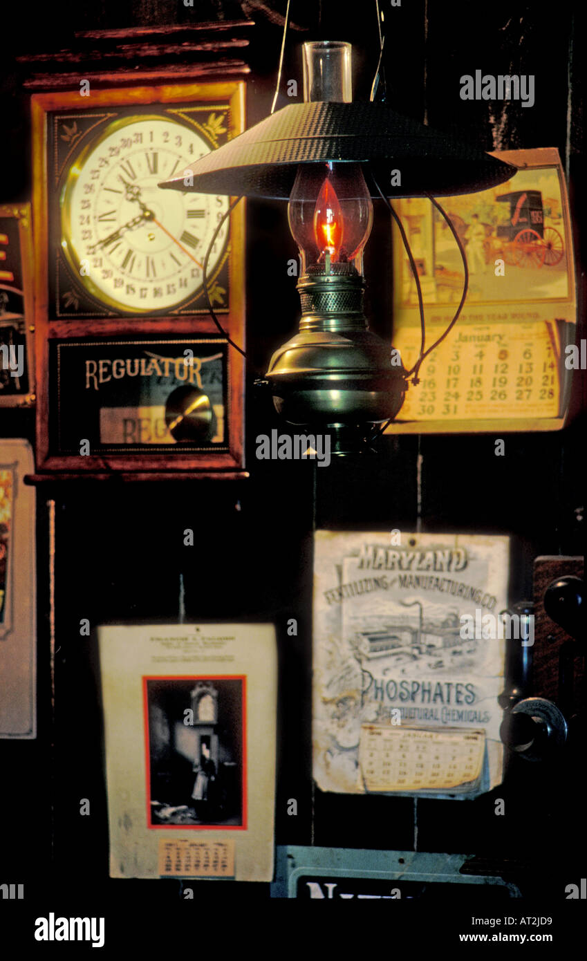 Lampe de bureau, pendulette, et décorations dans un magasin dans Grafton New York USA Banque D'Images