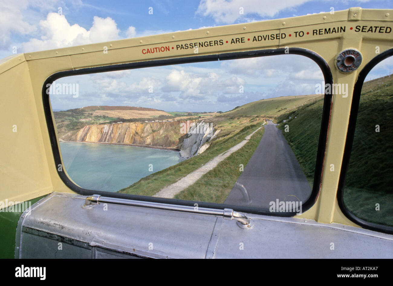Open top bus depuis les aiguilles pour l'Alun Bay Île de Wight, Royaume-Uni Banque D'Images