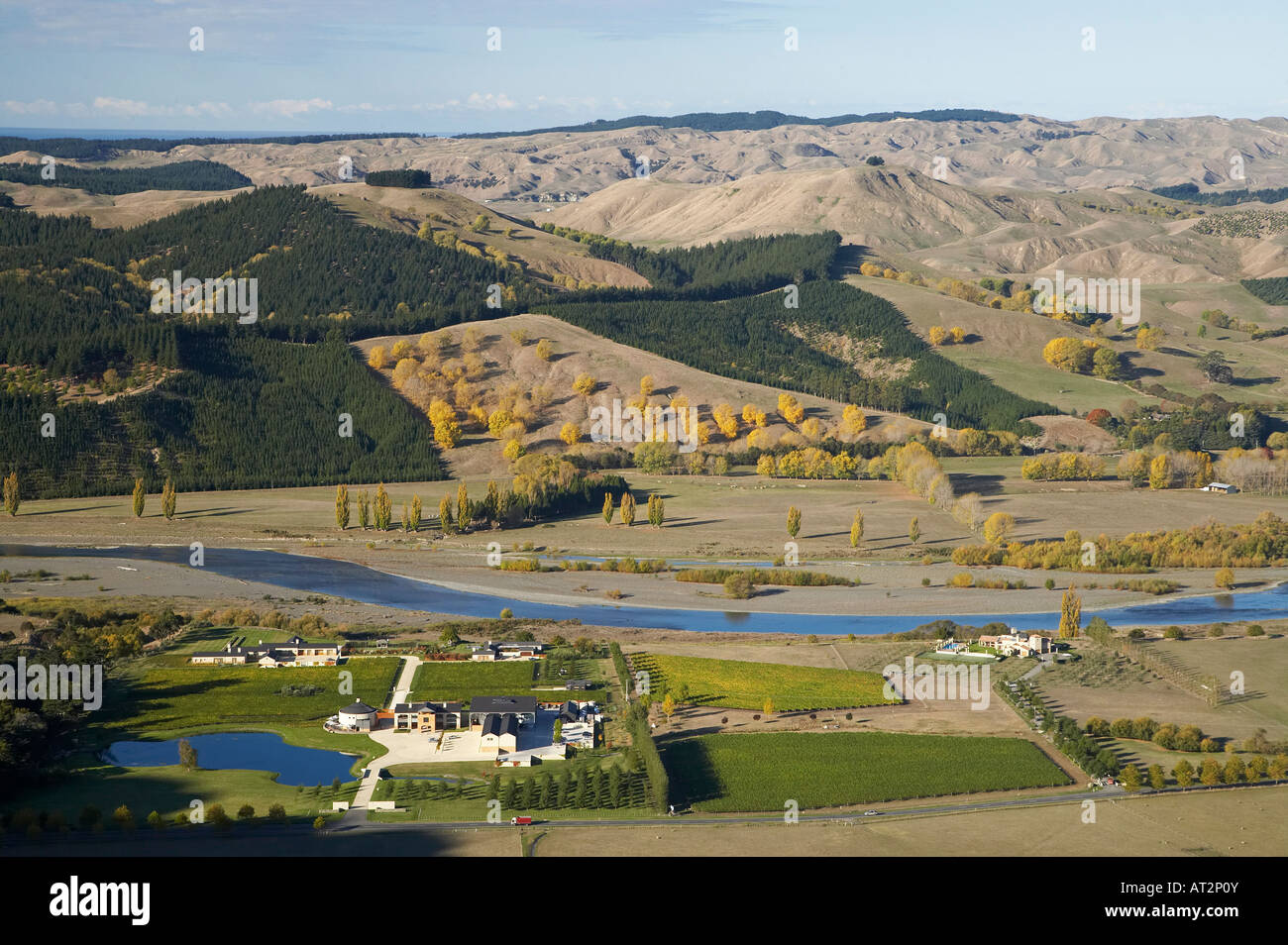 Vue du pic de Te Mata sur Craggy Range Winery et rivière Tukituki Hawkes Bay, île du Nord Nouvelle-zélande Banque D'Images