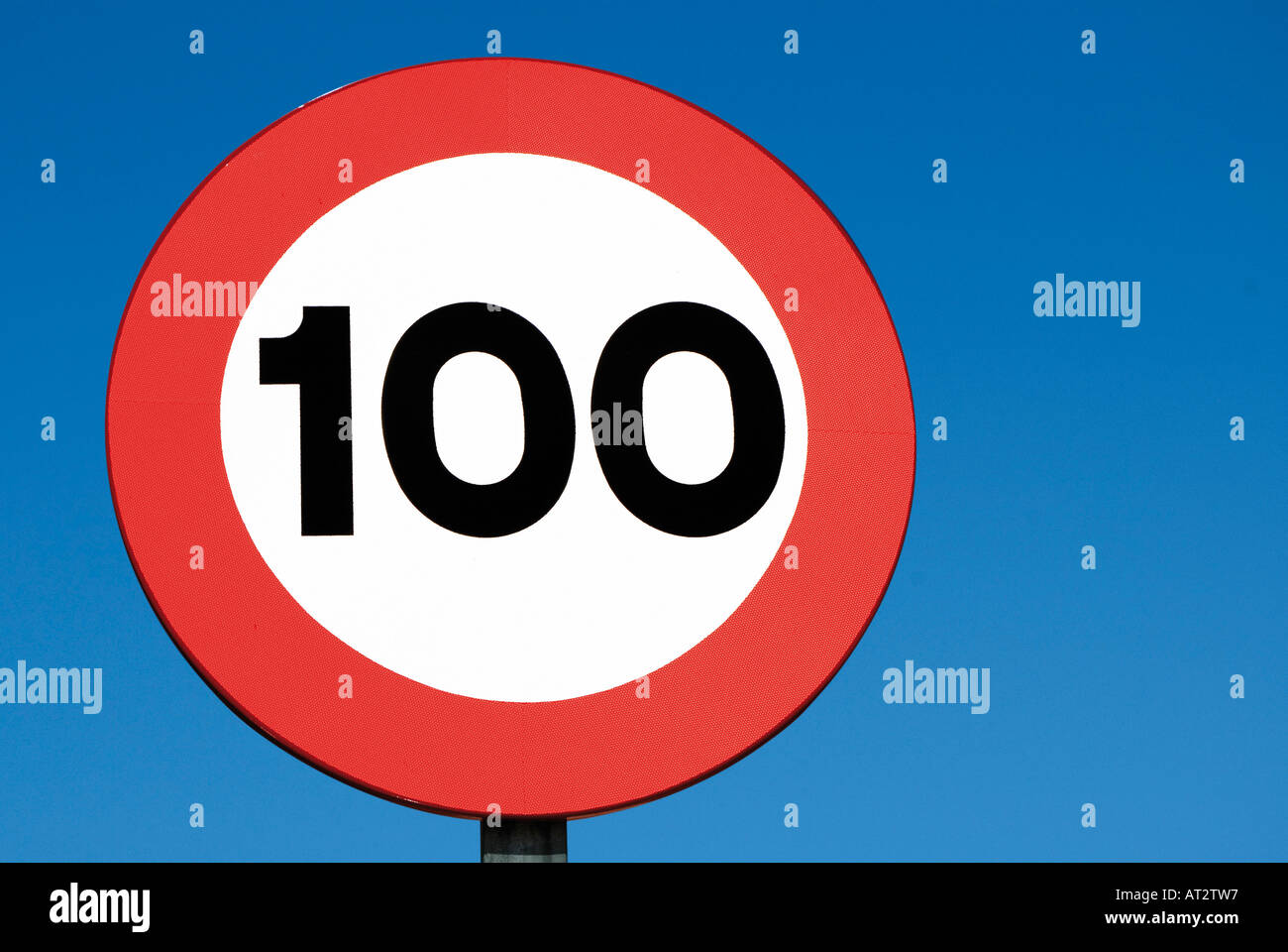 100 km par heure Banque de photographies et d’images à haute résolution - Alamy