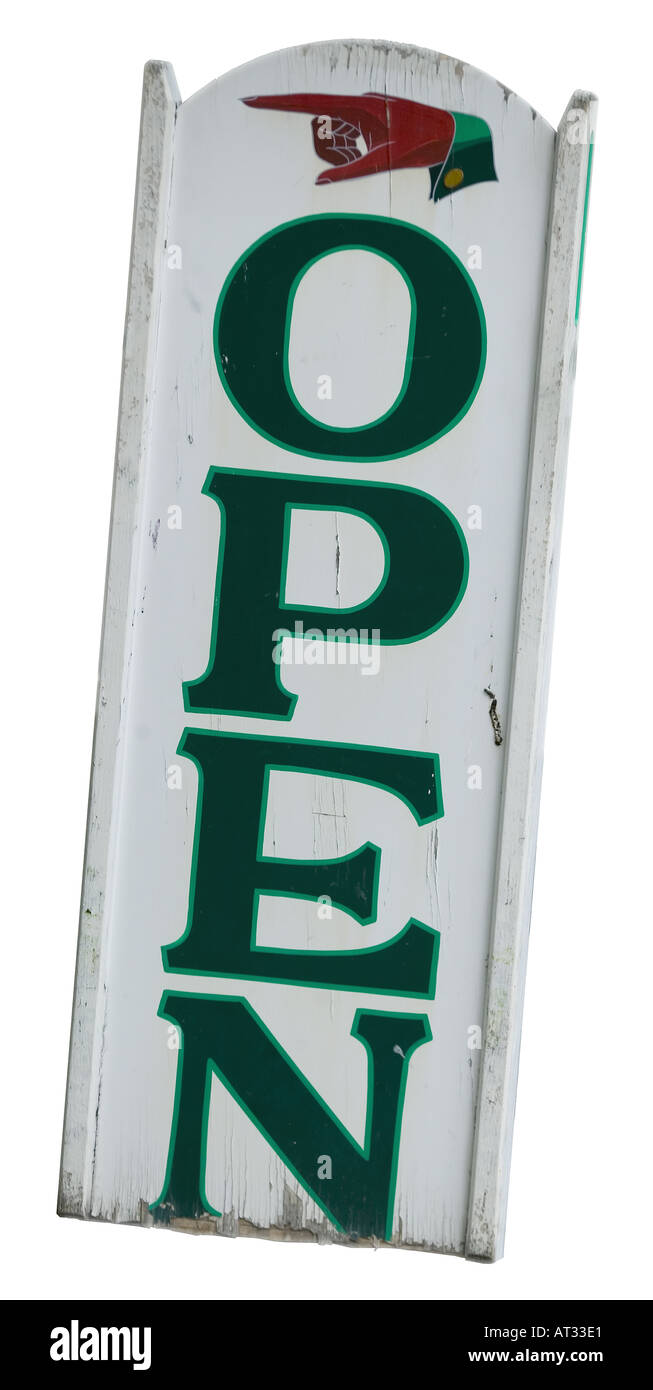 Les anciens à l'ancienne Enseigne peinte ouvert se découpant sur fond blanc Banque D'Images