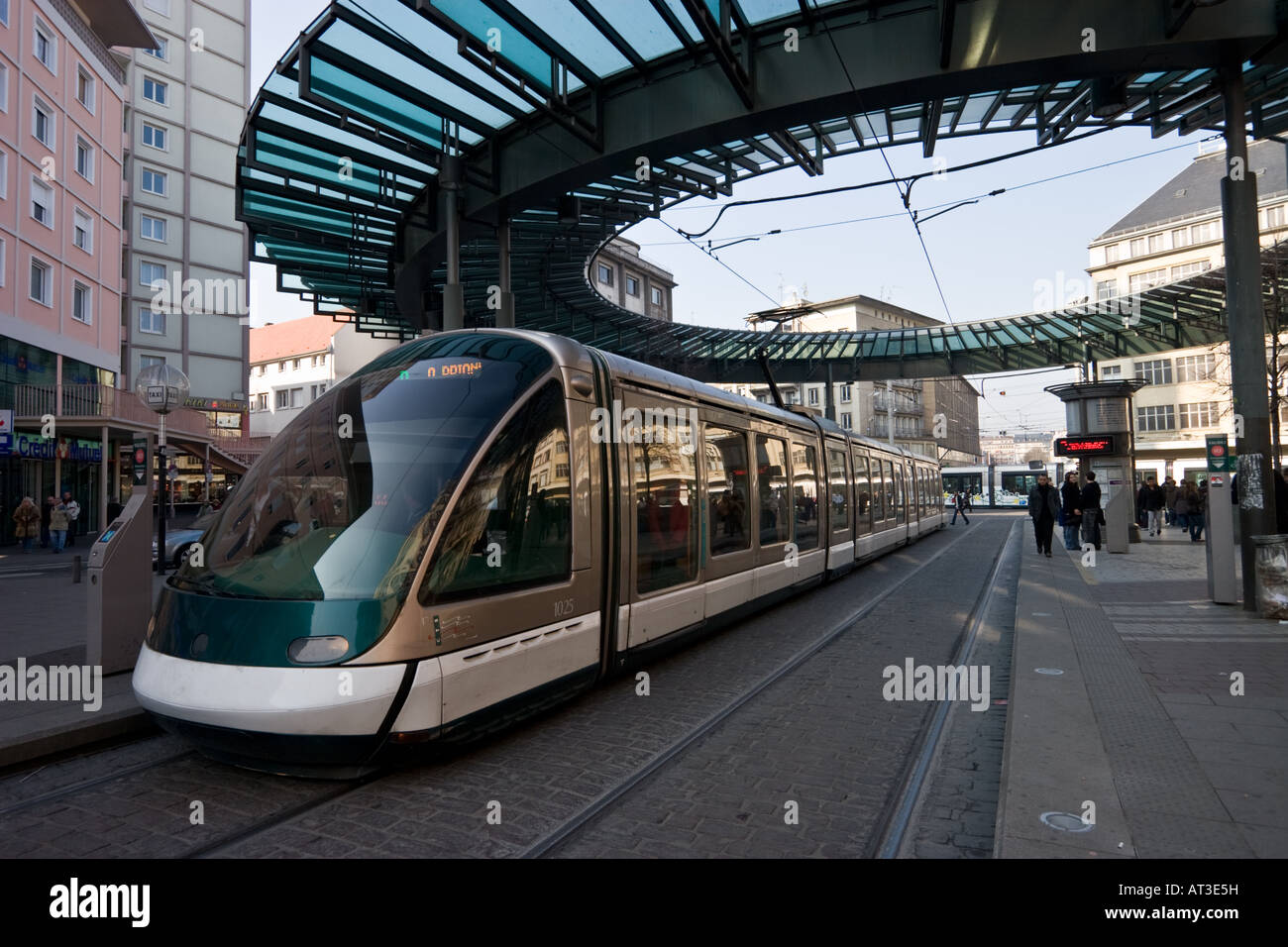 Homme de fer gare partie de Strasbourg réseau de tramway moderne ultra s Banque D'Images