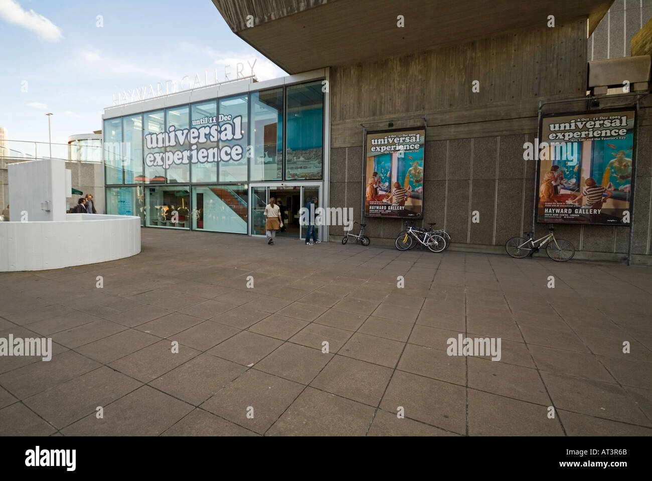 La Hayward Gallery sur la rive sud de la Tamise Banque D'Images