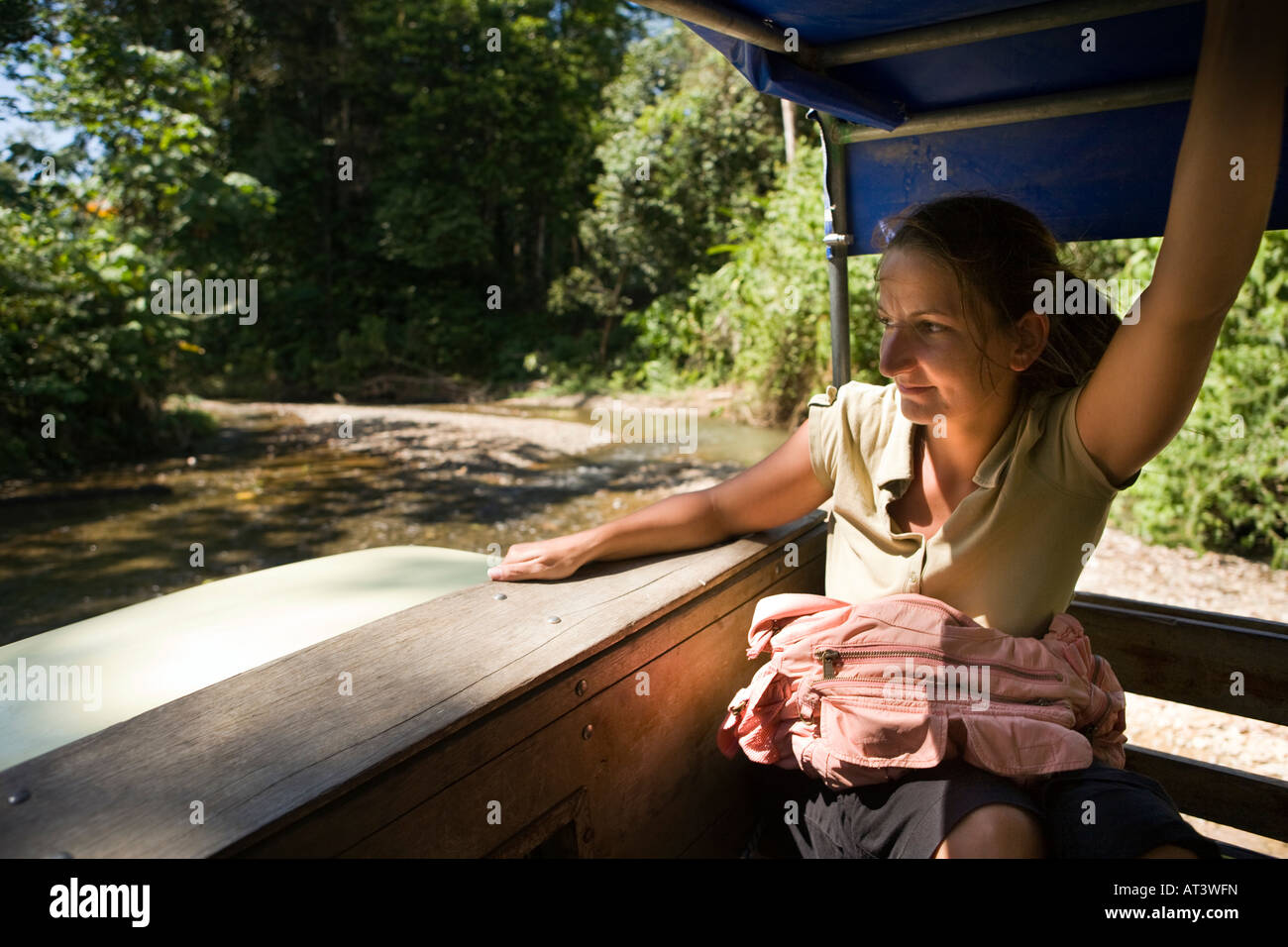 Costa Rica Péninsule d'Osa passager sur Drake à La Palma Collectivo crossing River transport Banque D'Images