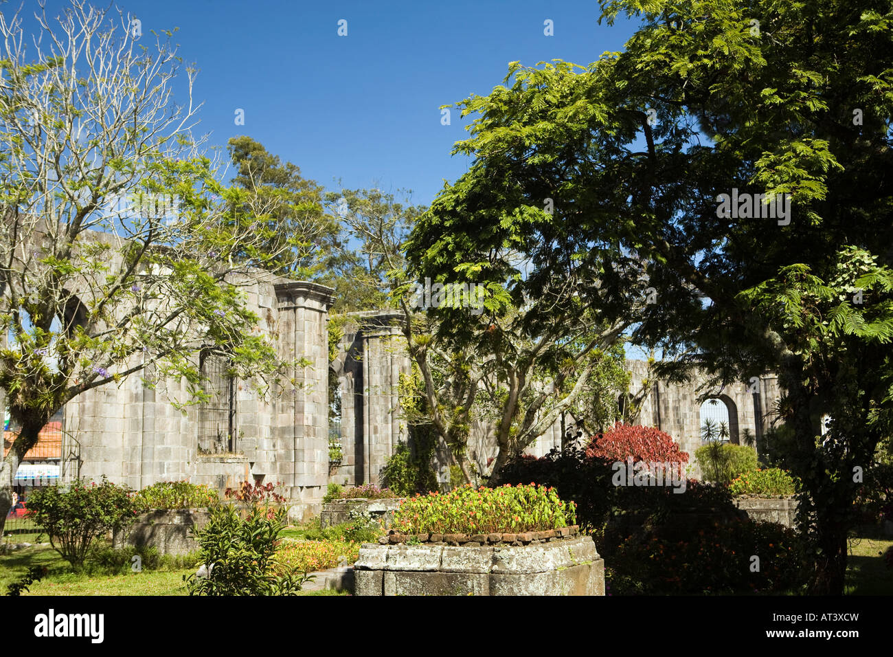 Costa Rica Cartago ruines de l'Église coloniale Parroquia jardins créés dans la zone de l'intérieur ancien Banque D'Images