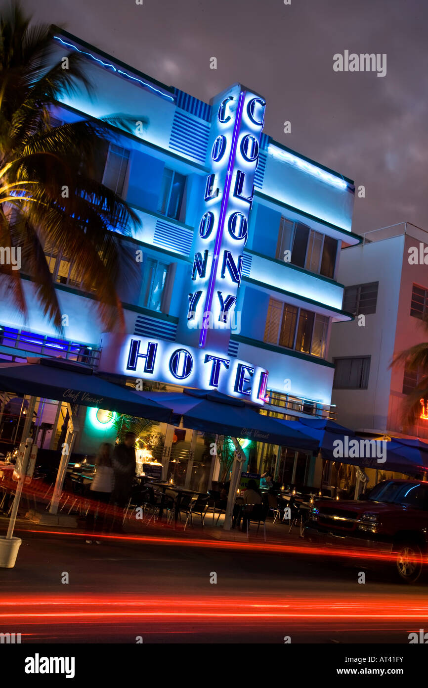 La nuit dans le célèbre quartier art déco de South Beach, Ocean Drive à Miami Floride United States Banque D'Images