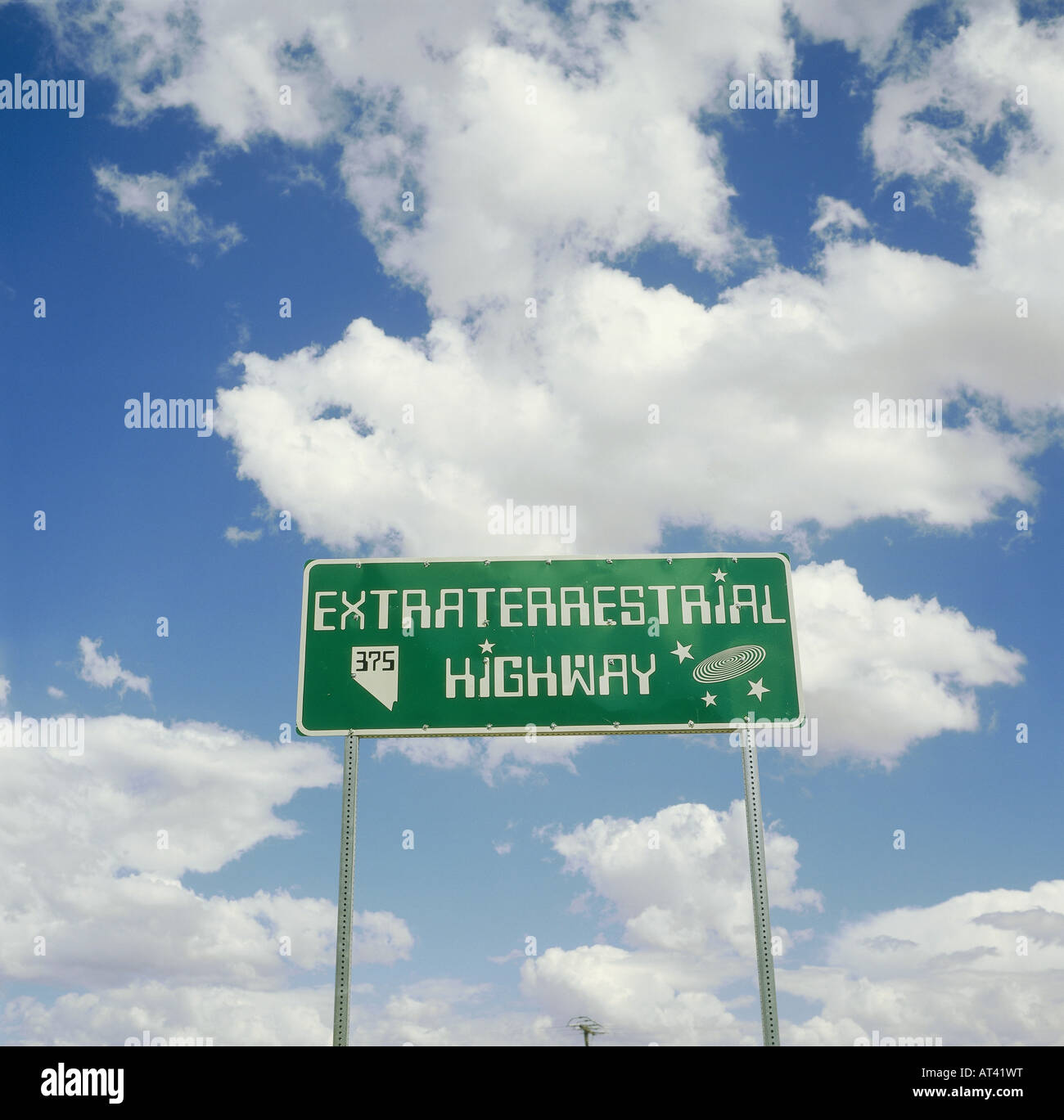 Géographie / voyages, USA, Nevada, la circulation, l'autoroute 375 autoroute extraterrestre, à Warm Springs, signe, remarque, soucoupe volante, UFO, Banque D'Images