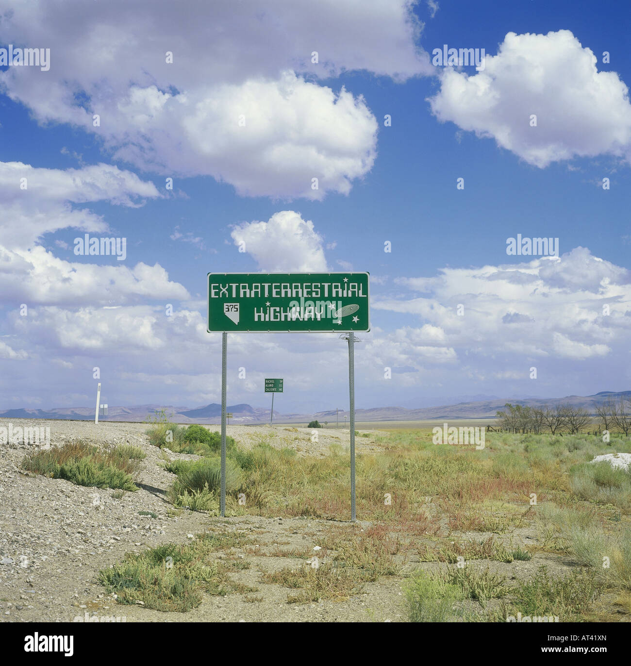 Géographie / voyages, USA, Nevada, la circulation, l'autoroute 375 autoroute, extraterrestre, à Warm Springs, signe, remarque, soucoupe volante, UFO Banque D'Images