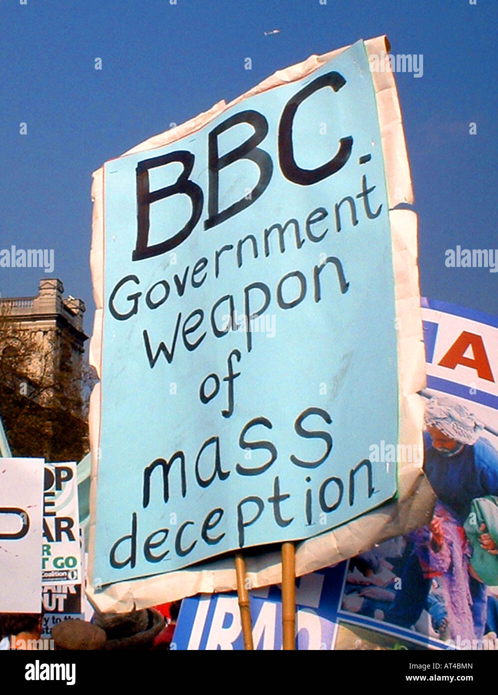 Partialité BBC bannière en Iraq anti war demo à Londres Banque D'Images