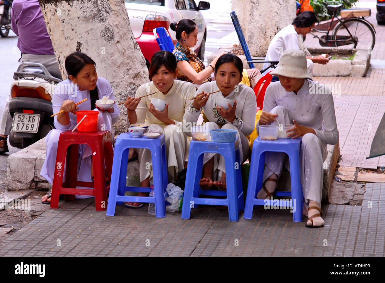 Asie Far East Vietnam , Saigon , quatre jeunes filles adolescentes