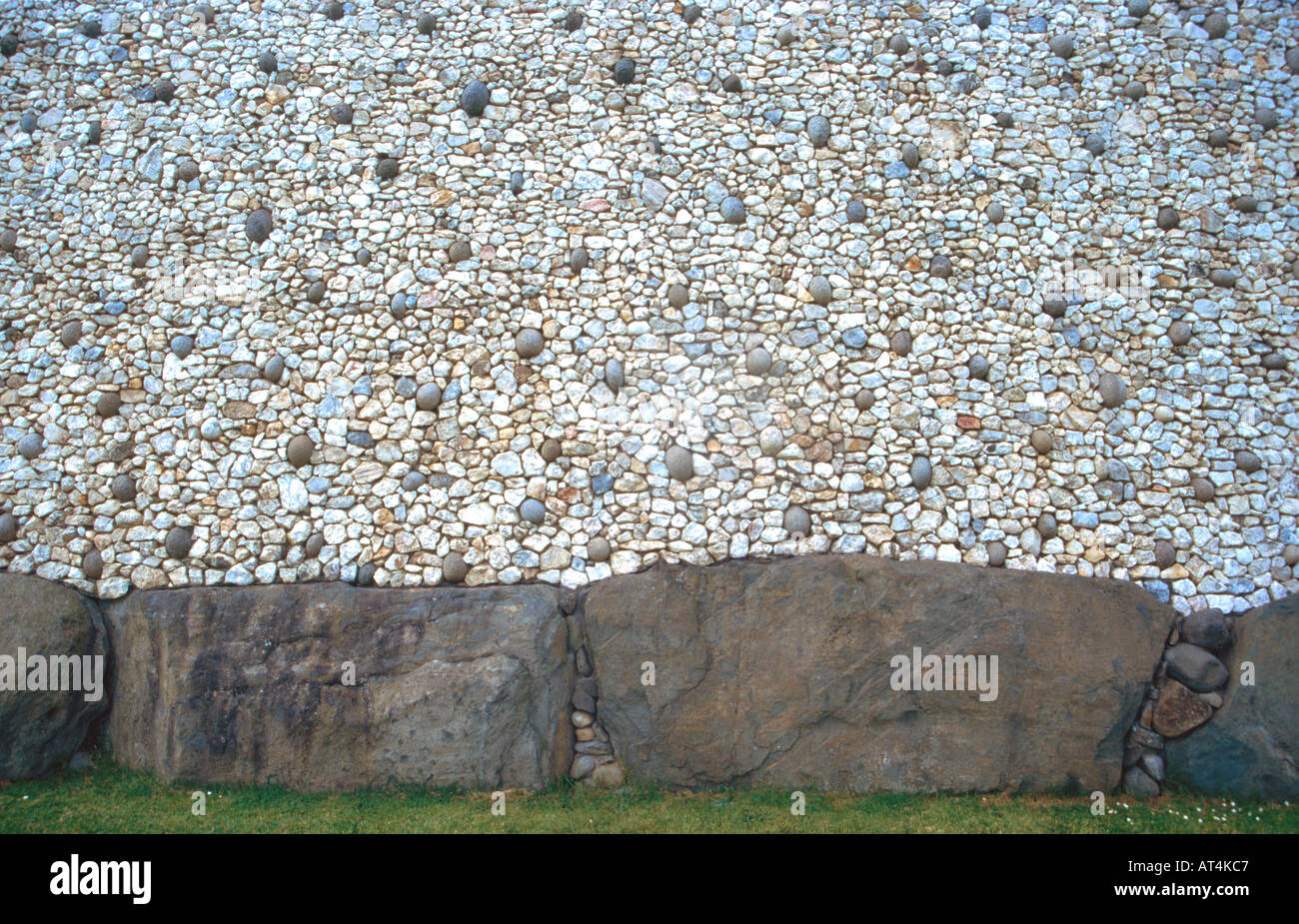 Mur de pierre Détail Tombeau Newgrange comté de Meath Irlande Banque D'Images