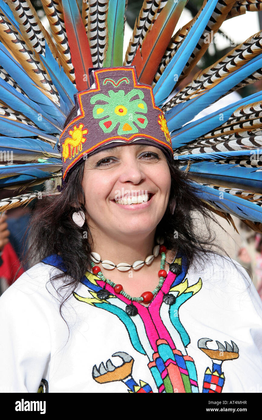 El Pueblo de Los Angeles femme en costume traditionnel Photo Stock Alamy