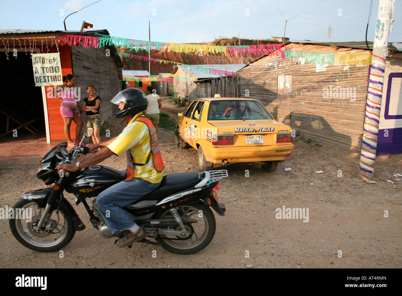 Transport en taxi en Colombie souvent 5 à 6 personnes s'asseoir sur une moto Banque D'Images