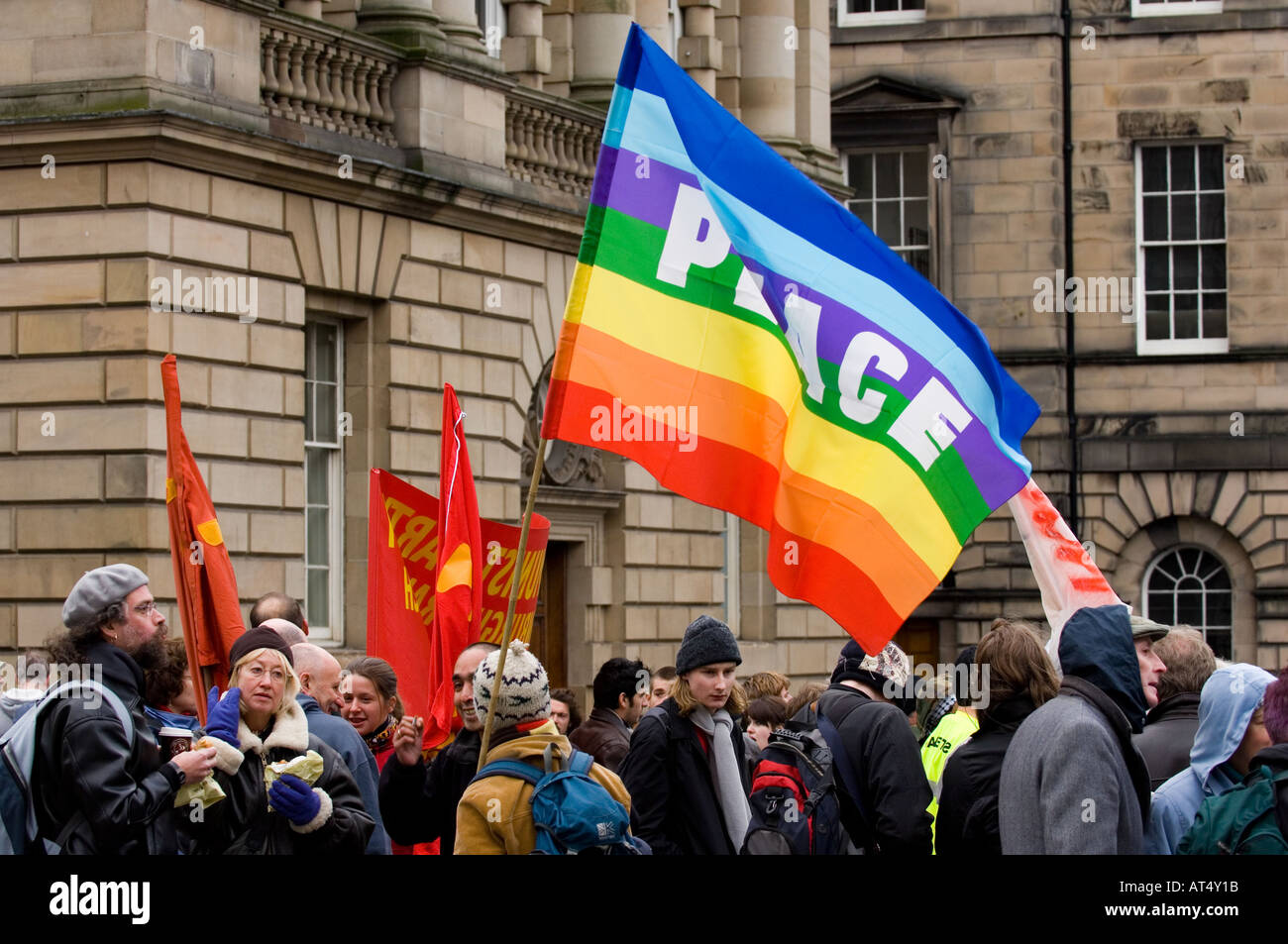 Drapeau de la paix à l'arrêt de la guerre Mars, Édimbourg, Écosse Novembre 2005 Banque D'Images