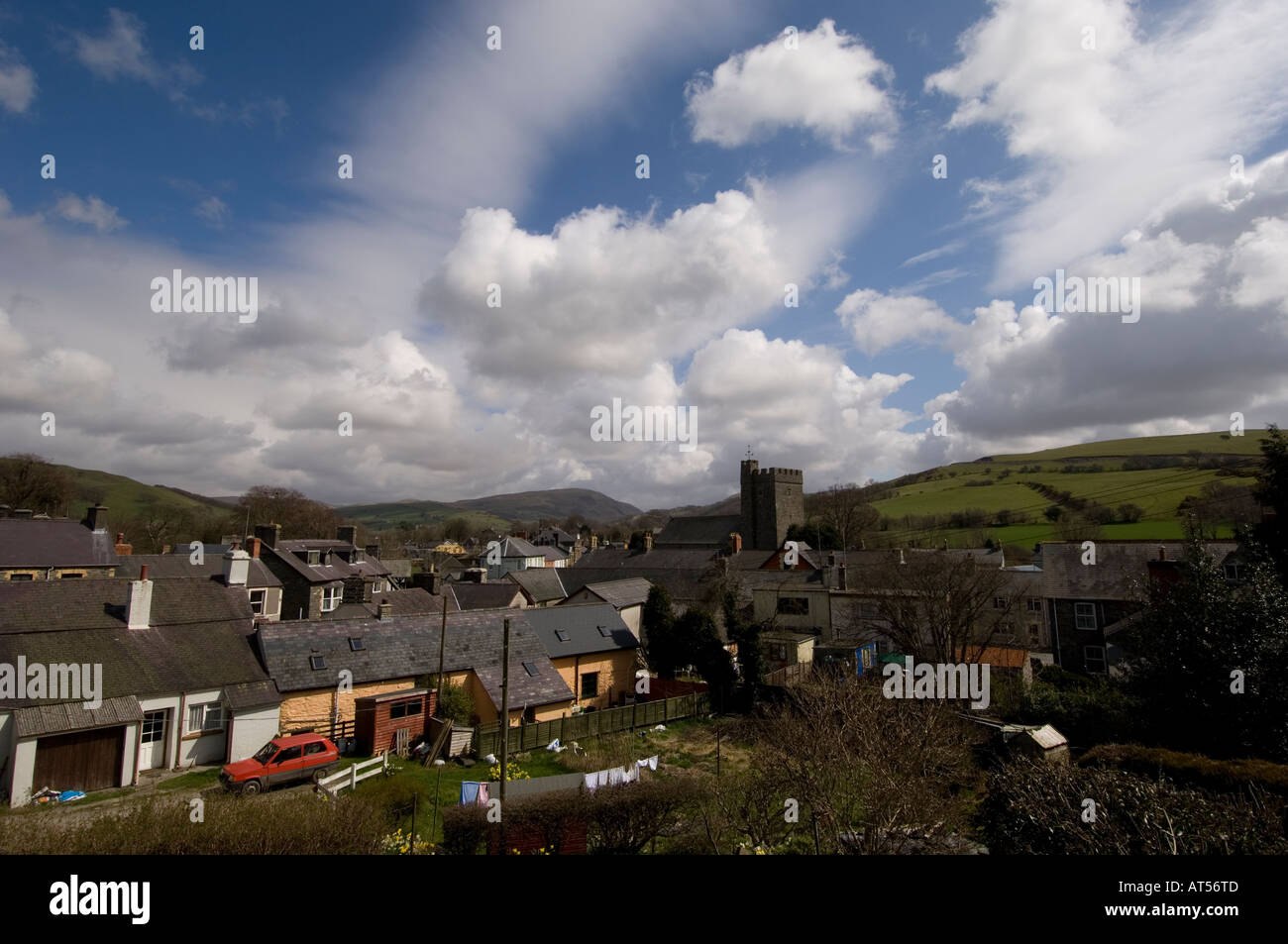 Vue générale du village et collines tregaron galles ceredigion avril 2006 Banque D'Images